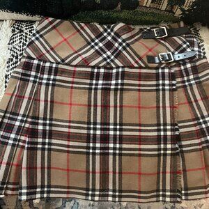Wool plaid miniskirt made in Scotland- Burberry type pattern